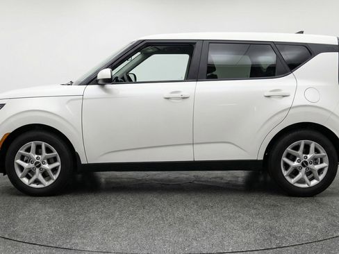 Used 2025 Kia Soul LX w/ LX Technology Package image 5
