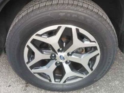 Used 2023 Subaru Forester Premium image 8