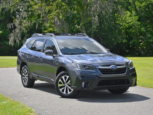 Used 2022 Subaru Outback Premium image 6