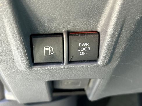 Used 2022 Toyota Sienna LE image 26