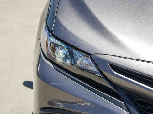 Used 2024 Toyota Camry SE w/ Cold Weather Package FWD image 9