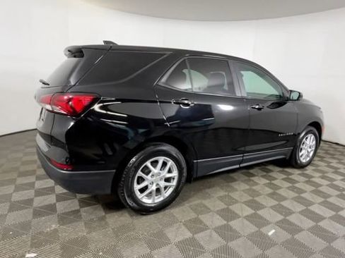 Used 2024 Chevrolet Equinox LS w/ LS Convenience Package FWD image 4