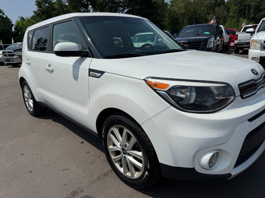 Used 2018 Kia Soul + FWD image 12