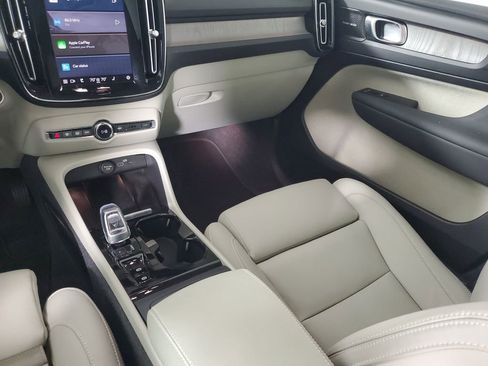 Certified 2025 Volvo XC40 B5 Plus image 19
