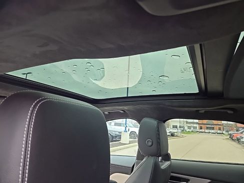 Used 2017 Jaguar F-PACE R-Sport image 15