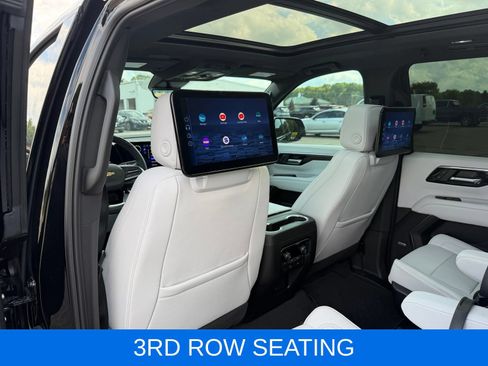 Used 2025 Chevrolet Suburban Premier AWD/4WD image 29