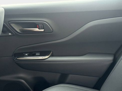 Used 2026 Toyota Crown Platinum image 16