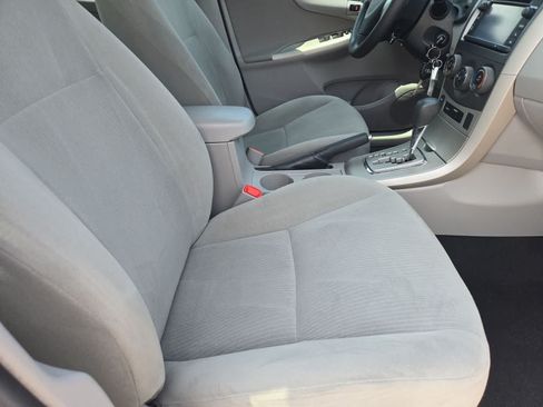 Used 2013 Toyota Corolla LE FWD image 19