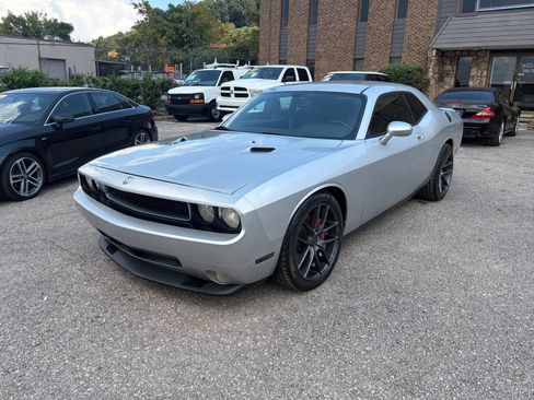 Used 2009 Dodge Challenger SRT8 RWD image 1