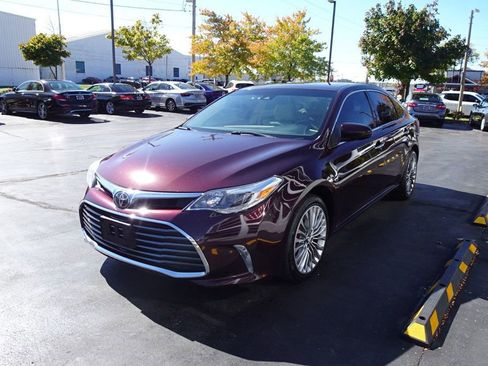 Used 2016 Toyota Avalon Limited w/ Toyota Safety Sense Package image 4