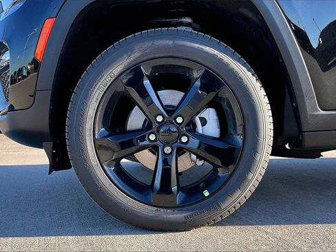 New 2025 Jeep Grand Cherokee Limited image 10