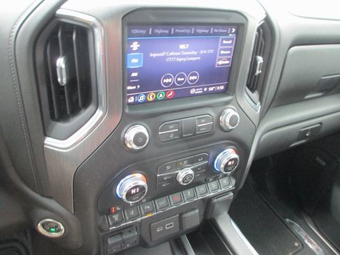 Certified 2021 GMC Sierra 2500 Denali w/ Denali Black Diamond Edition image 32