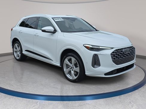 Certified 2025 Audi Q5 Premium w/ Premium Plus AWD/4WD image 3