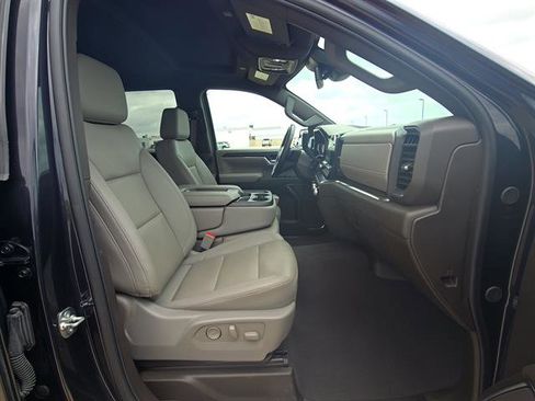 Used 2025 GMC Sierra 1500 SLT image 17