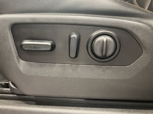 Used 2021 GMC Sierra 2500 AT4 w/ AT4 Preferred Package image 11