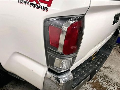 Used 2020 Toyota Tacoma TRD Off-Road image 21