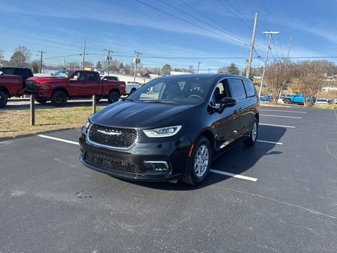 New 2026 Chrysler Pacifica Select FWD image 3