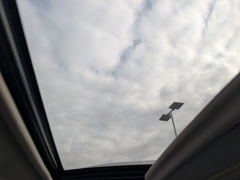 Used 2018 Toyota RAV4 XLE image 24