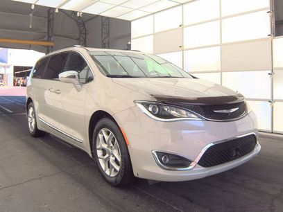 Used 2020 Chrysler Pacifica Limited w/ Advanced Safetytec Group