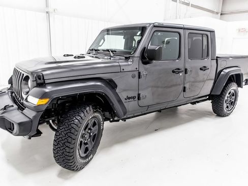 Used 2022 Jeep Gladiator Sport AWD/4WD image 2