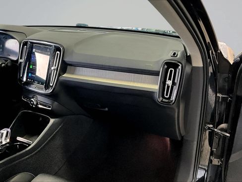Used 2023 Volvo XC40 B5 Ultimate AWD/4WD image 27