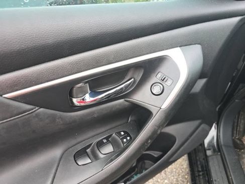 Used 2015 Nissan Altima 2.5 S FWD image 6