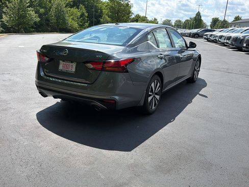 Used 2021 Nissan Altima 2.5 SV w/ SV Premium Package FWD image 6