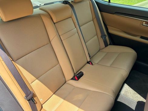 Used 2016 Lexus ES 350 w/ Premium Package w/Wood Trim FWD image 18