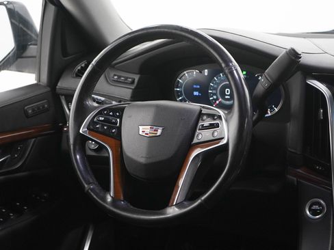 Used 2018 Cadillac Escalade Luxury AWD/4WD image 16