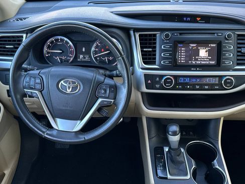 Used 2015 Toyota Highlander Plus AWD/4WD image 13