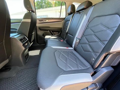 Used 2026 Volkswagen Atlas Peak Edition AWD/4WD image 4