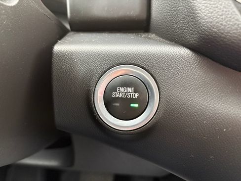 Used 2024 GMC Terrain SLT AWD/4WD image 31