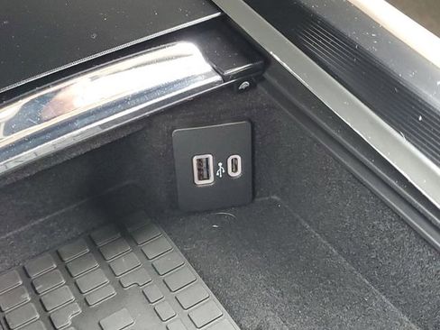 Certified 2023 Lincoln Corsair Standard w/ Equipment Group 101A image 23