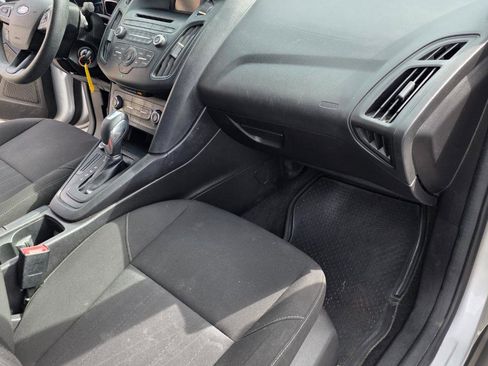 Used 2015 Ford Focus SE FWD image 23