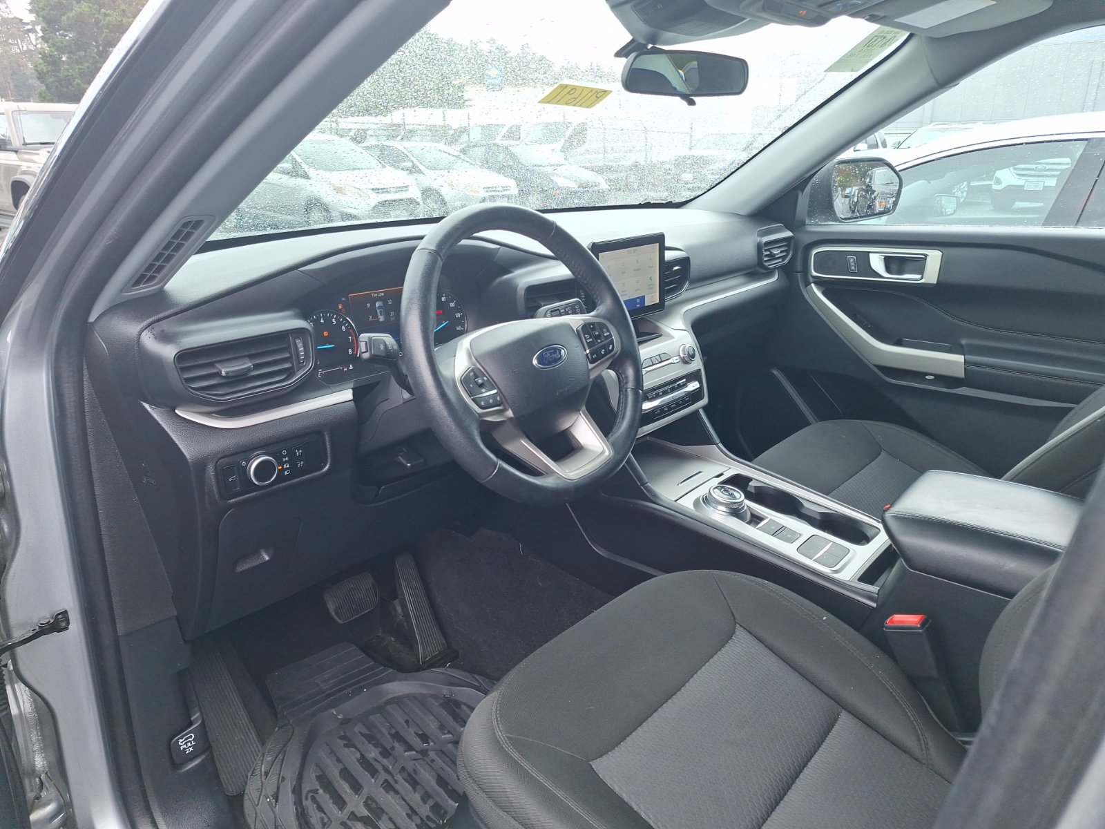 Used 2024 Ford Explorer XLT RWD image 11