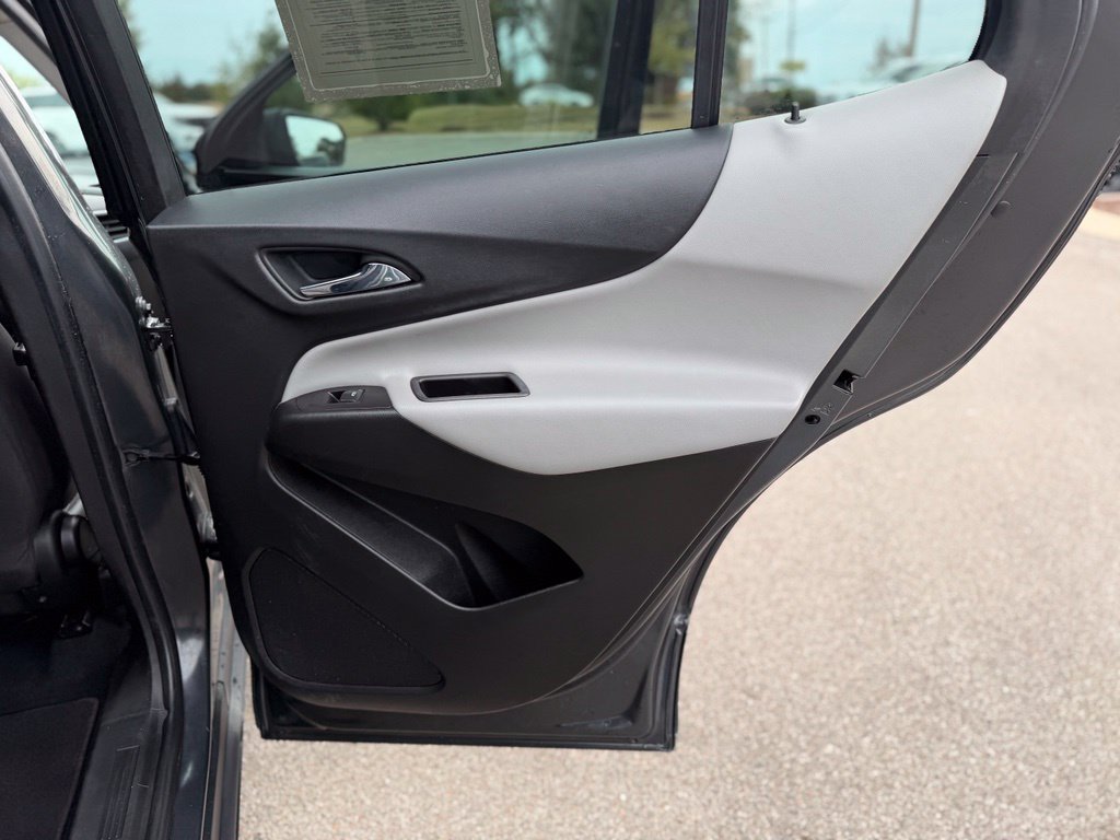 Used 2021 Chevrolet Equinox LS FWD image 18