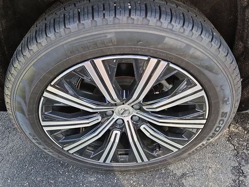 Used 2024 Volvo XC90 B6 Plus w/ Protection Package Premier AWD/4WD image 10