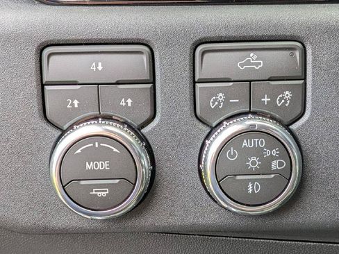 New 2026 GMC Sierra 2500 SLE w/ SLE Value Package; AWD/4WD image 14