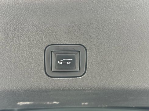 Used 2023 Chevrolet Tahoe Z71 w/ Luxury Package image 36