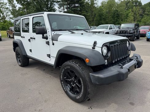 Used 2018 Jeep Wrangler Unlimited Sport w/ Quick Order Package 23W AWD/4WD image 7