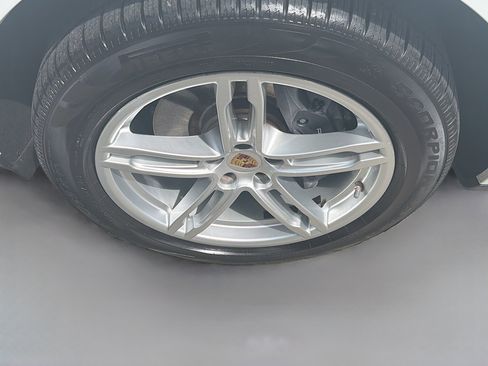 Used 2021 Porsche Macan AWD/4WD image 34