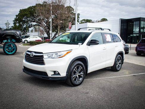 Used 2016 Toyota Highlander XLE image 6