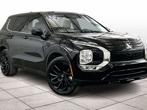 Used 2023 Mitsubishi Outlander SE Black Edition image 2