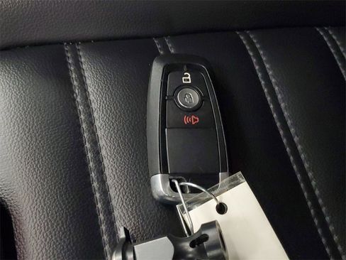 Used 2023 Ford Edge SEL image 26