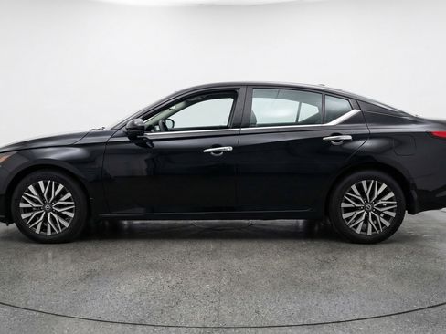 Used 2025 Nissan Altima 2.5 SV image 5
