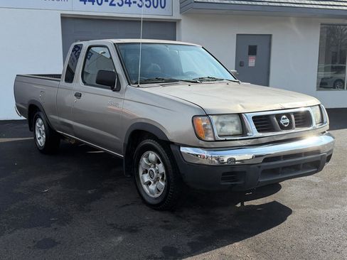 Used 2000 Nissan Frontier XE image 6