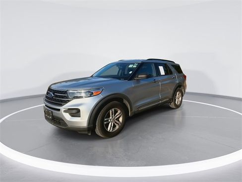 Used 2020 Ford Explorer XLT w/ Comfort Package image 4