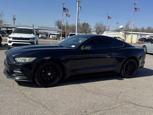Used 2016 Ford Mustang Coupe image 3
