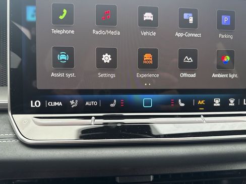 New 2026 Volkswagen Tiguan SE R-Line AWD/4WD image 33