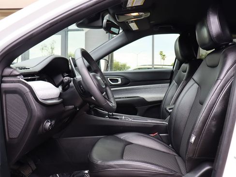 Used 2024 Jeep Compass Latitude AWD/4WD image 38